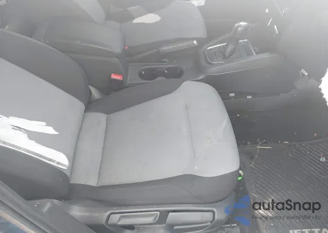 2018 Volkswagen Jetta 1.4T S z USA, uszkodzony, nr VIN 3VW2B7AJ8JM211042